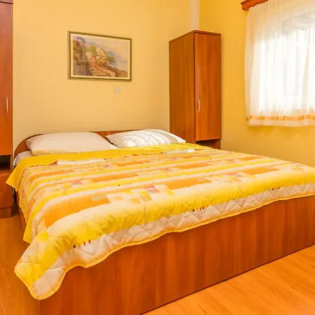 And Ruzmarin - Rozi Daire Rogoznica (Sibenik-Knin)